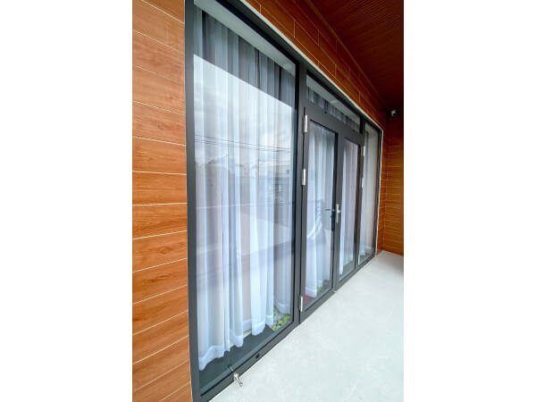 Cửa đi mở quay 1 cánh/2 cánh/4 cánh hệ Maxal 60 có cầu cách nhiệt