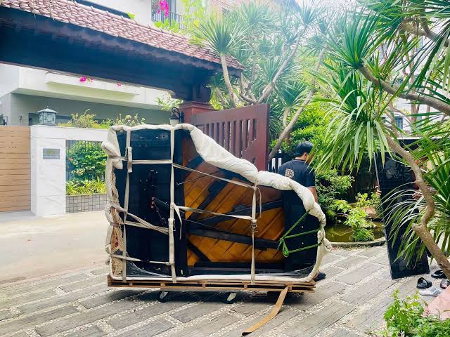 Vận Chuyển Piano TPHCM An Toàn, Chuyên Nghiệp | Hoàng Gia Moving