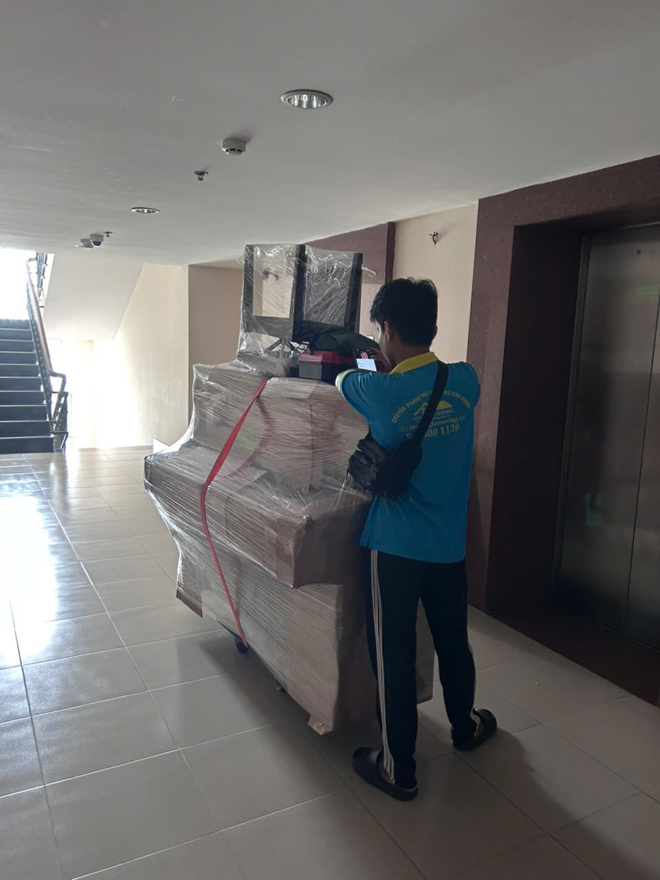 Vận Chuyển Piano TPHCM An Toàn, Chuyên Nghiệp | Hoàng Gia Moving