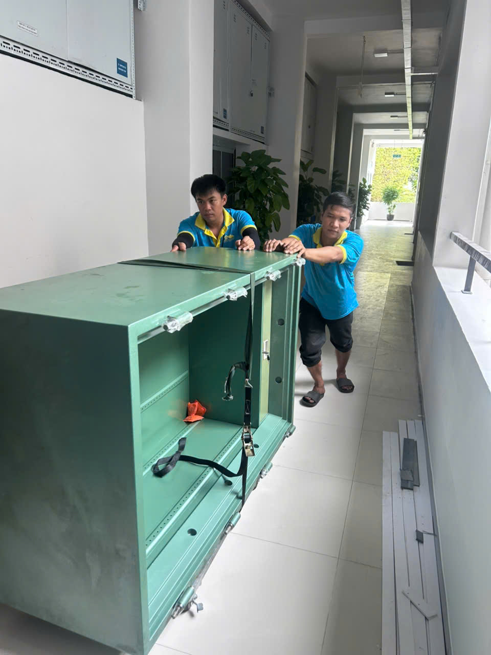 Vận chuyển két sắt trọn gói tại TPHCM – Hoàng Gia Moving
