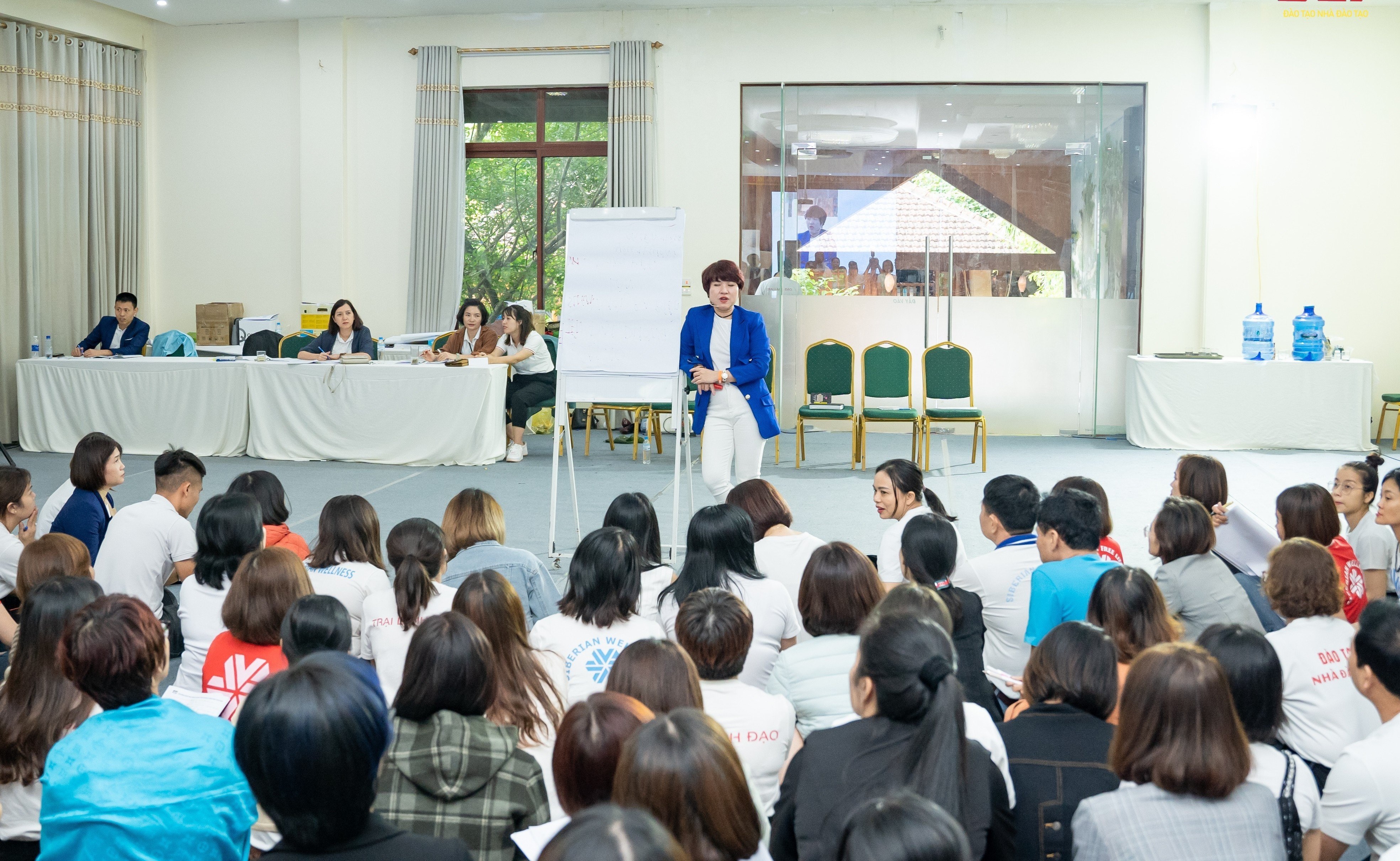 CÔNG TY NHỎ LÀM SAO HÚT NGƯỜI TÀI?