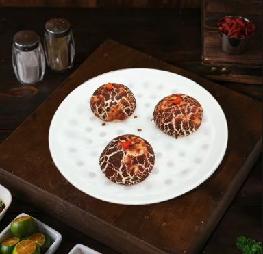 Bánh Bao Nấm-(Steamed Bun with Mushroom Filling)