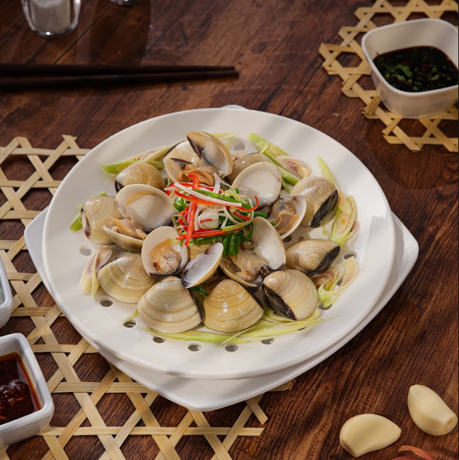 Nghêu Hấp Sả - (Steamed Clams with Lemongrass)
